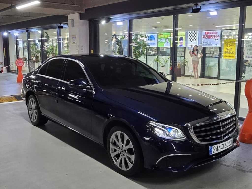 벤츠 E 클래스 E-클래스 W213 E300 4MATIC 익스클루시브 이미지 2