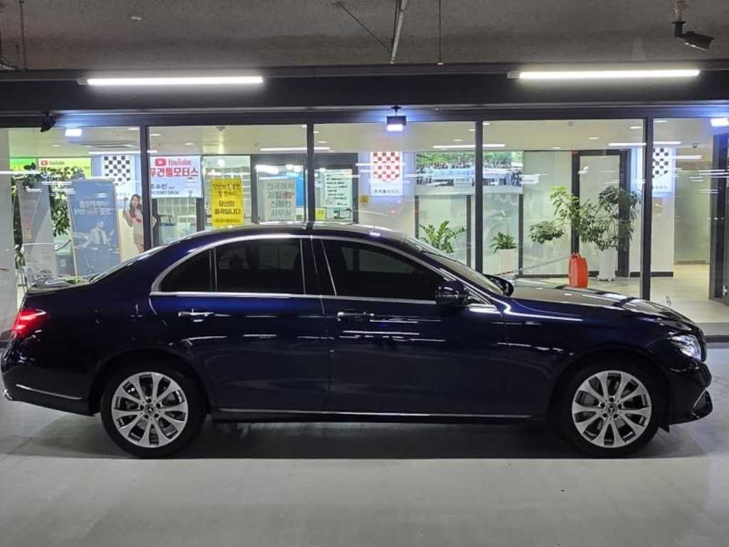벤츠 E 클래스 E-클래스 W213 E300 4MATIC 익스클루시브 이미지 3