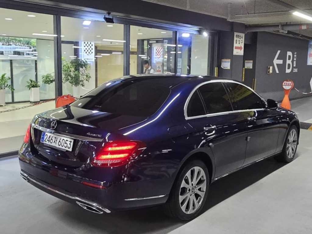 벤츠 E 클래스 E-클래스 W213 E300 4MATIC 익스클루시브 이미지 4