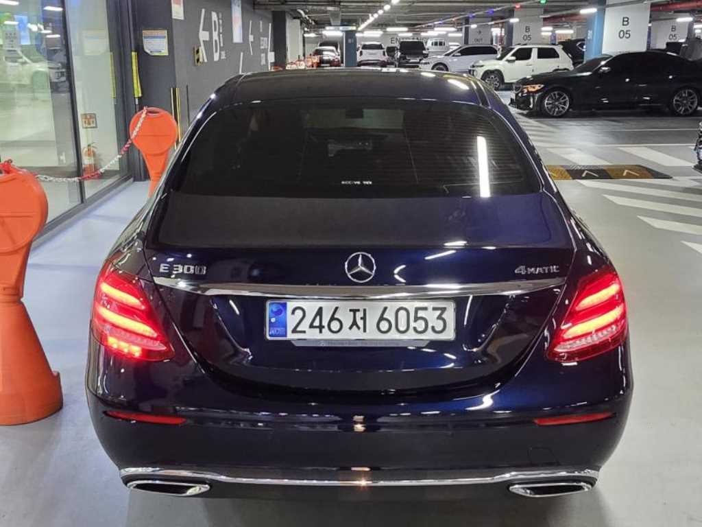 벤츠 E 클래스 E-클래스 W213 E300 4MATIC 익스클루시브 이미지 5
