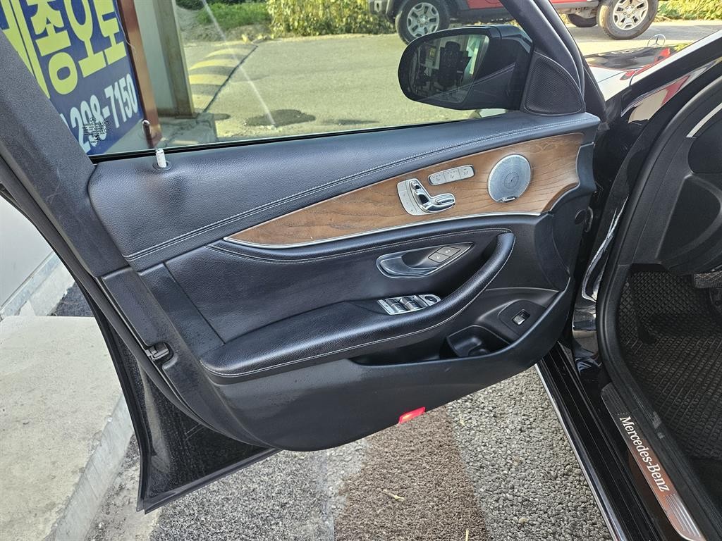 벤츠 E 클래스 E-클래스 W213 E300 4MATIC 익스클루시브 이미지 14