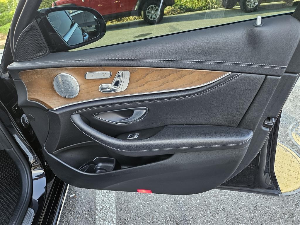 벤츠 E 클래스 E-클래스 W213 E300 4MATIC 익스클루시브 이미지 16