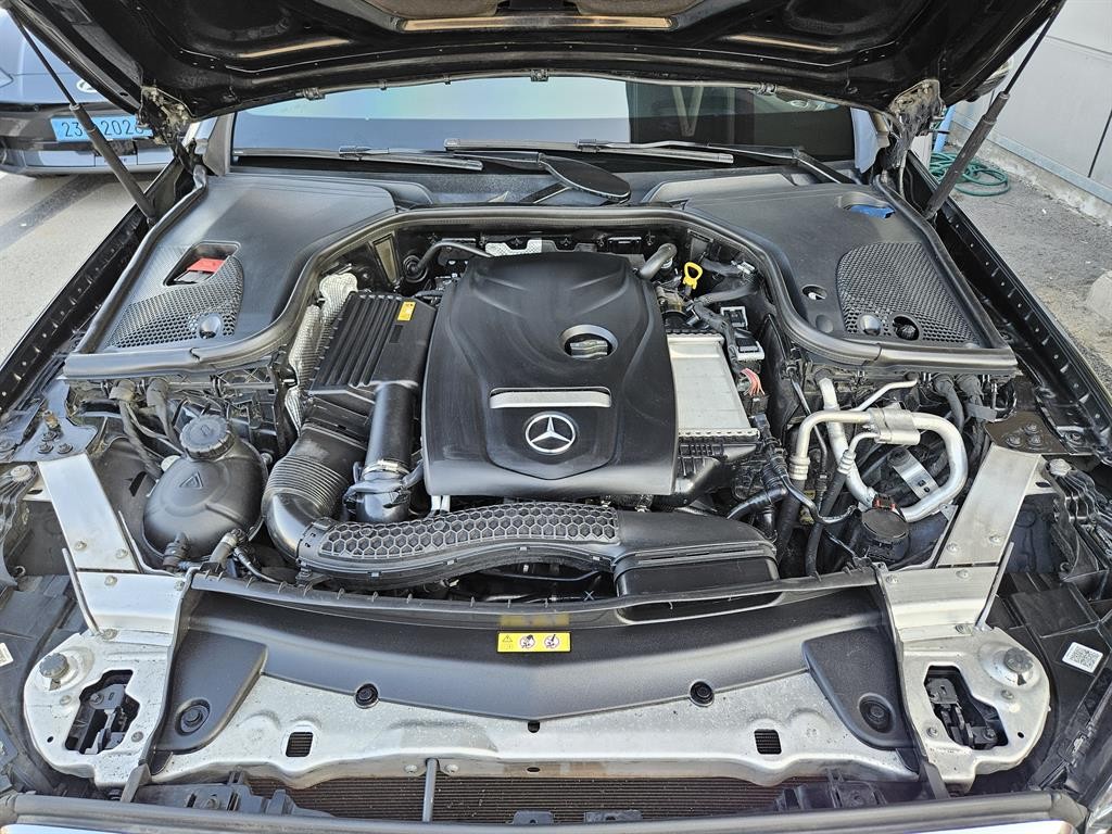 벤츠 E 클래스 E-클래스 W213 E300 4MATIC 익스클루시브 이미지 6