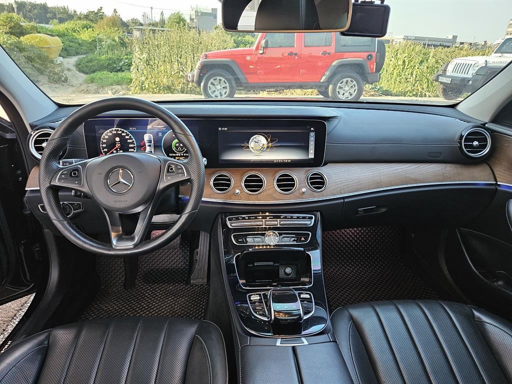 벤츠 E 클래스 E-클래스 W213 E300 4MATIC 익스클루시브 이미지 7