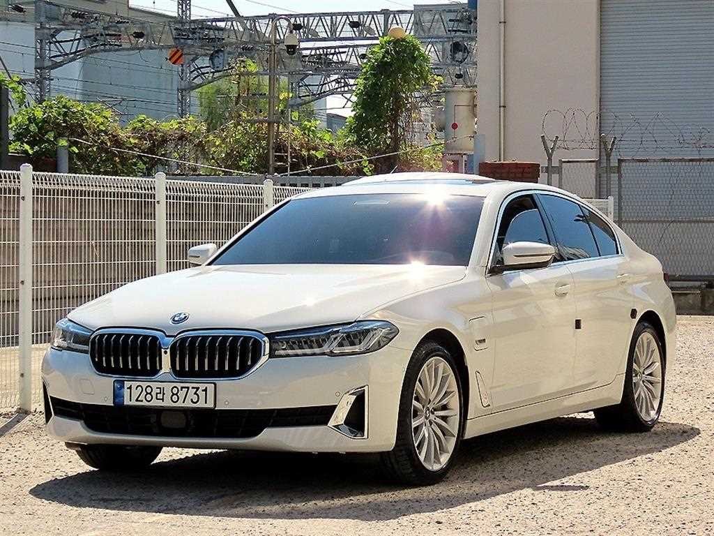 BMW 5시리즈 5시리즈 (G30) 530e 럭셔리 이미지 2