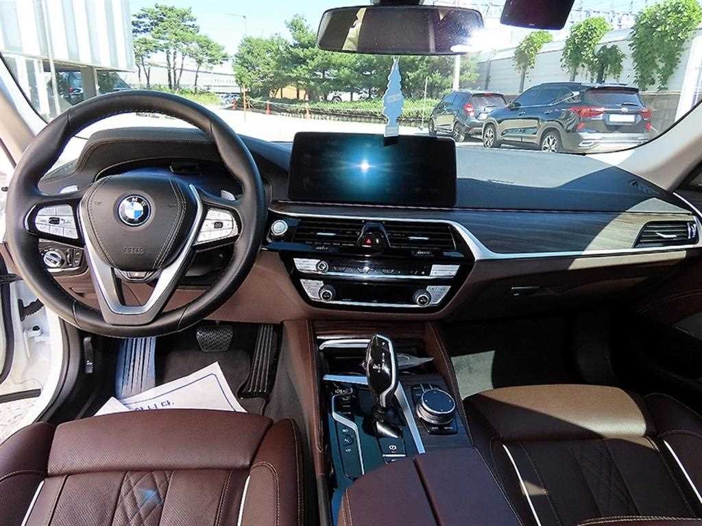BMW 5시리즈 5시리즈 (G30) 530e 럭셔리 이미지 7