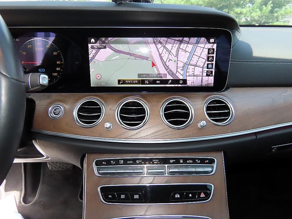 벤츠 E 클래스 E-클래스 W213 E300e 4MATIC 익스클루시브 이미지 13