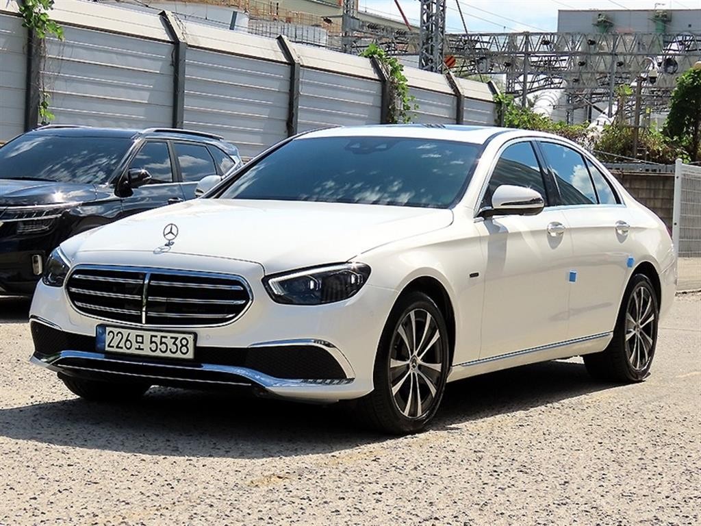 벤츠 E 클래스 E-클래스 W213 E300e 4MATIC 익스클루시브 이미지 2