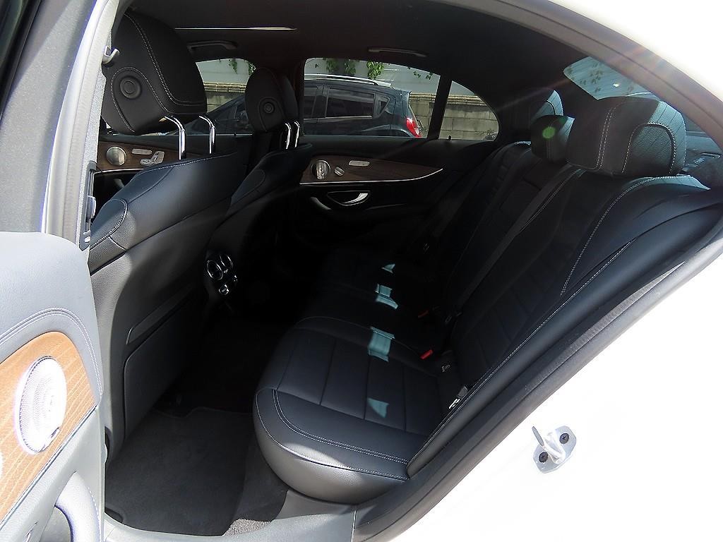벤츠 E 클래스 E-클래스 W213 E300e 4MATIC 익스클루시브 이미지 6