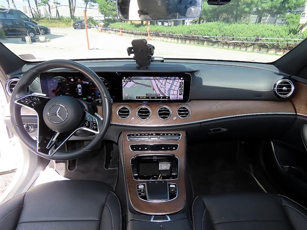 벤츠 E 클래스 E-클래스 W213 E300e 4MATIC 익스클루시브 이미지 7