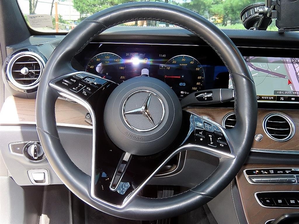 벤츠 E 클래스 E-클래스 W213 E300e 4MATIC 익스클루시브 이미지 8