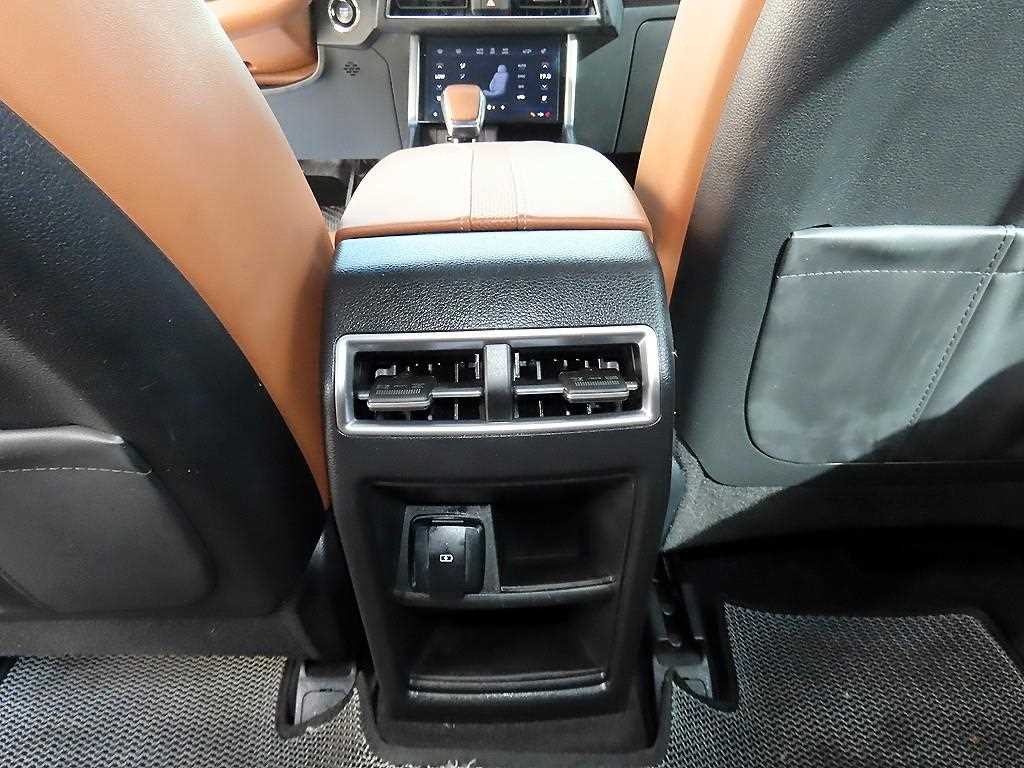 KG모빌리티(쌍용) 토레스 1.5 GDI-T 4WD 리미티드 블랙에디션 이미지 17