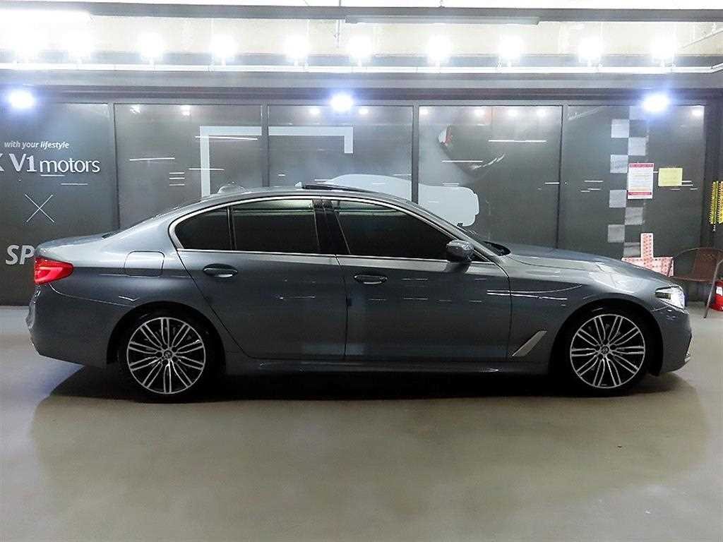 BMW 5시리즈 5시리즈 (G30) 530i M 스포츠 플러스 이미지 3