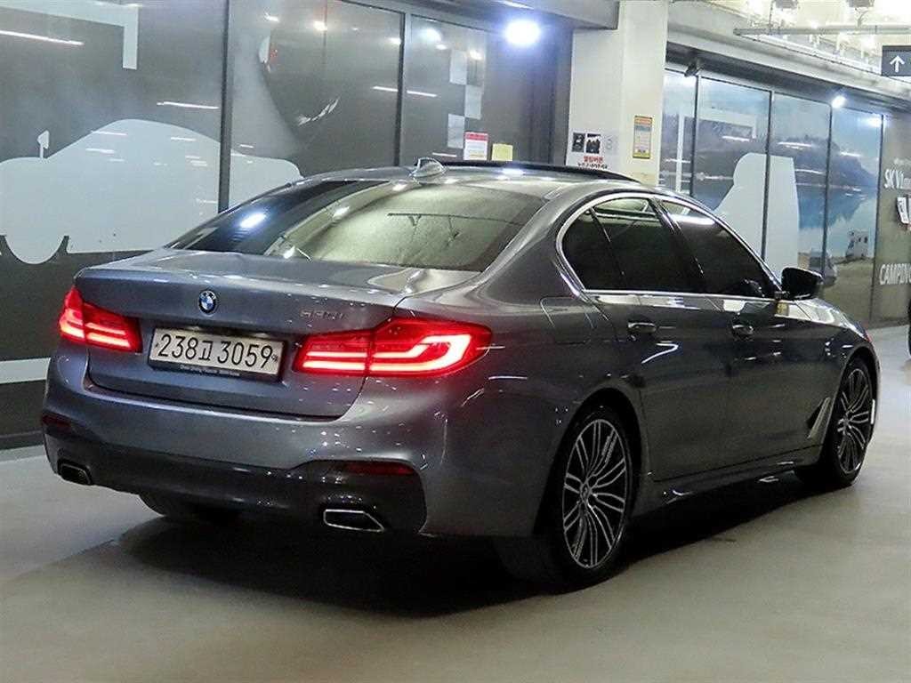 BMW 5시리즈 5시리즈 (G30) 530i M 스포츠 플러스 이미지 4