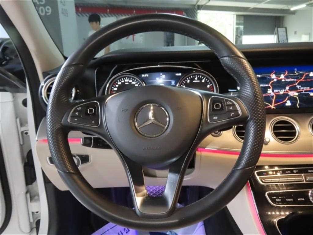 벤츠 E 클래스 E-클래스 W213 E200 아방가르드 이미지 16