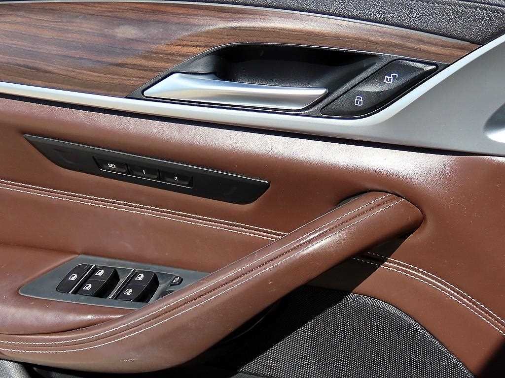 BMW 5시리즈 5시리즈 (G30) 520d 럭셔리 플러스 이미지 12