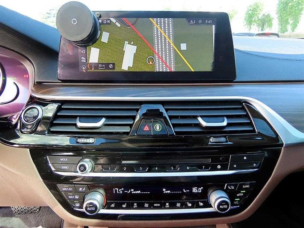 BMW 5시리즈 5시리즈 (G30) 520d 럭셔리 플러스 이미지 13