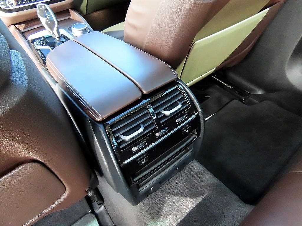 BMW 5시리즈 5시리즈 (G30) 520d 럭셔리 플러스 이미지 16