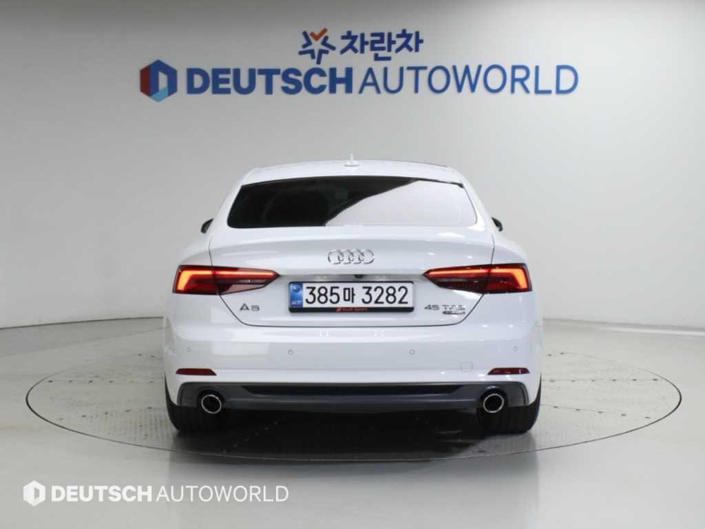 아우디 A5 A5 (F5) 45 TFSI 콰트로 프리미엄 스포트백 이미지 4