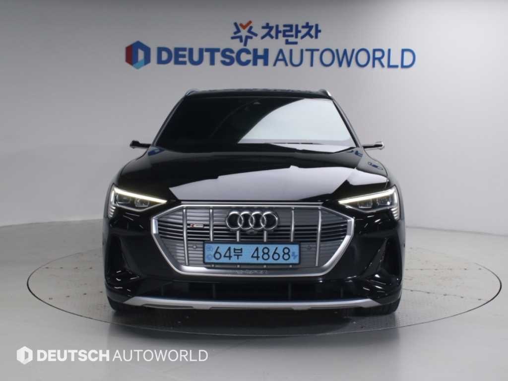 아우디 e-트론 55 콰트로 스포트백 이미지 3