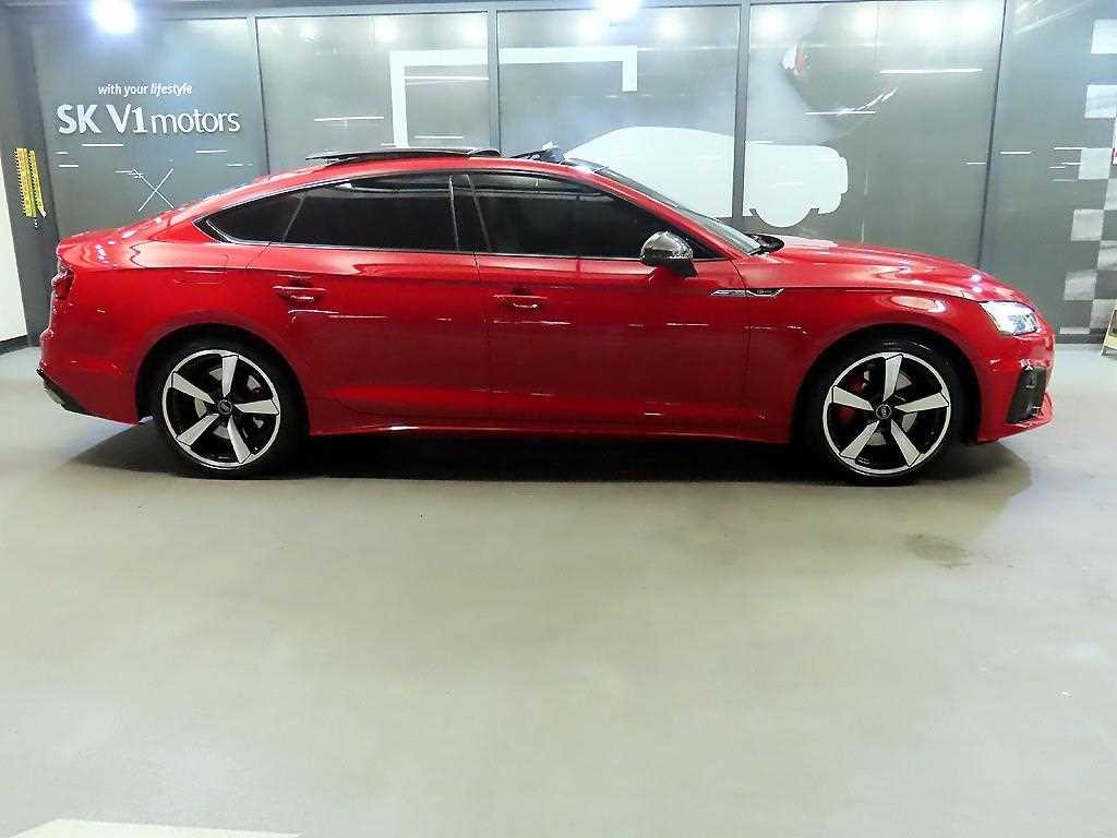 아우디 A5 A5 (F5) 45 TFSI 콰트로 스포트백 이미지 3