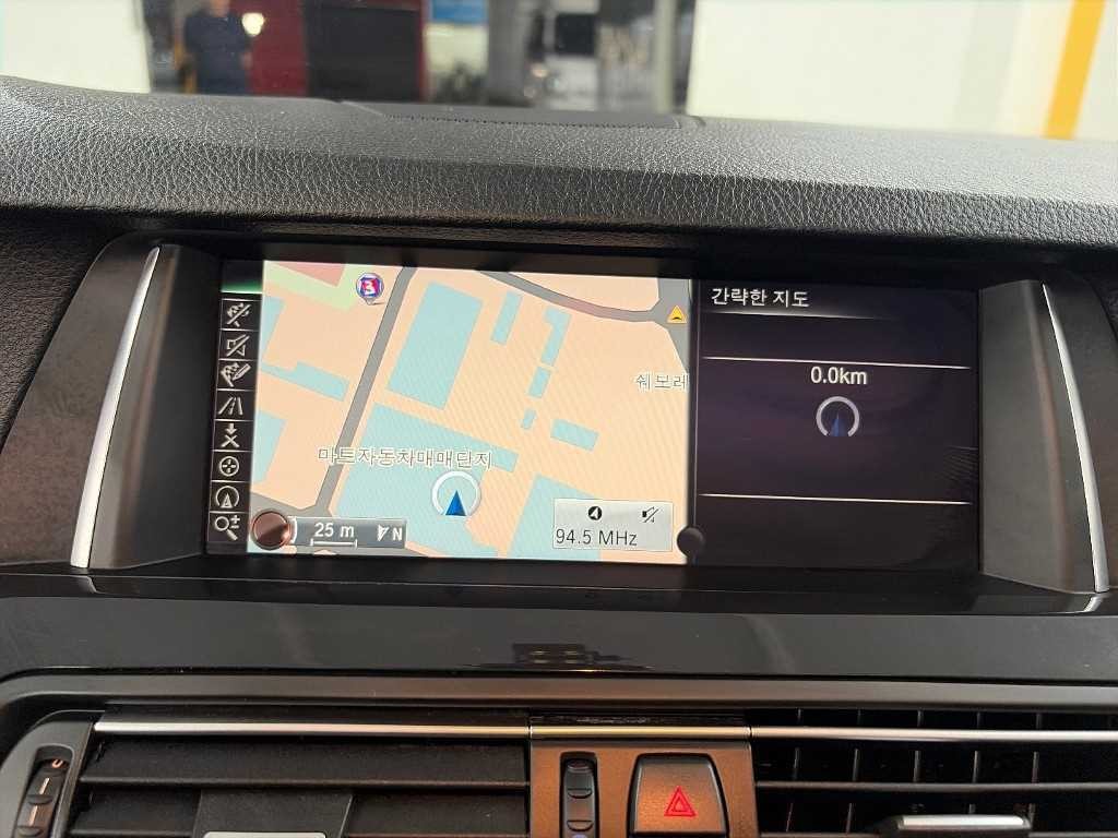 BMW 5시리즈 5시리즈 (F10) 520d M 에어로다이나믹 이미지 16