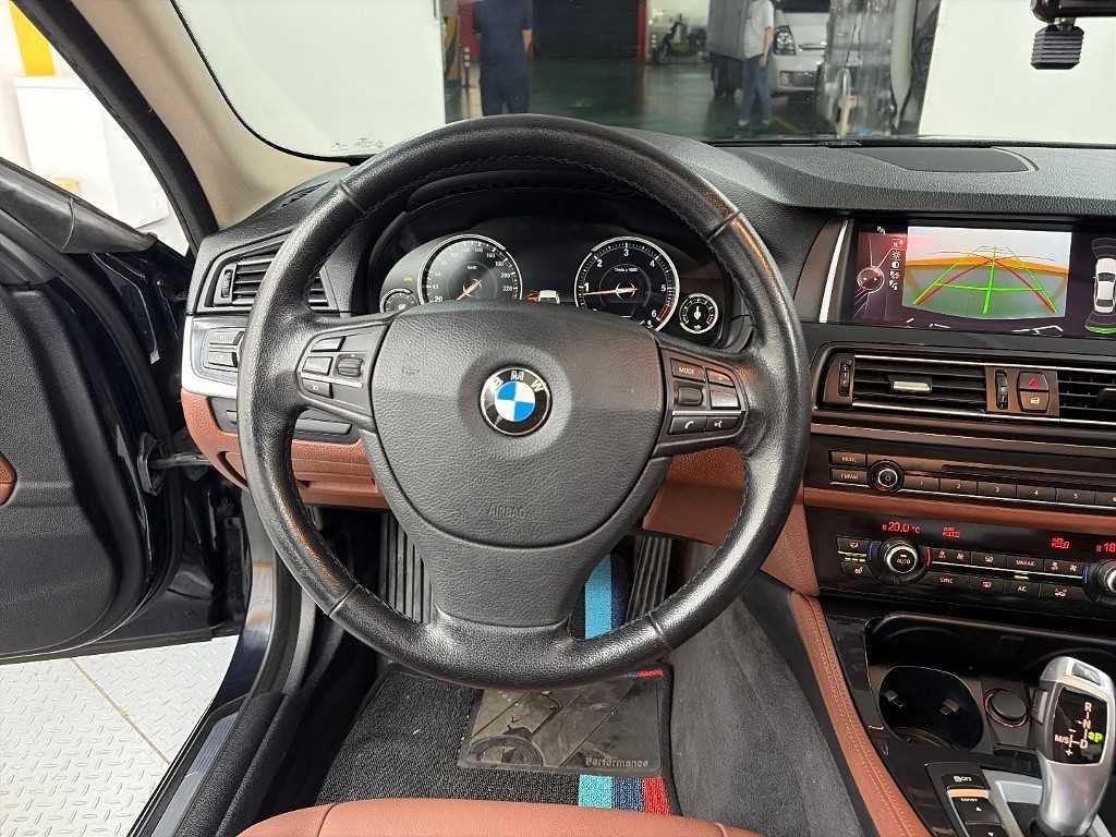 BMW 5시리즈 5시리즈 (F10) 520d M 에어로다이나믹 이미지 9