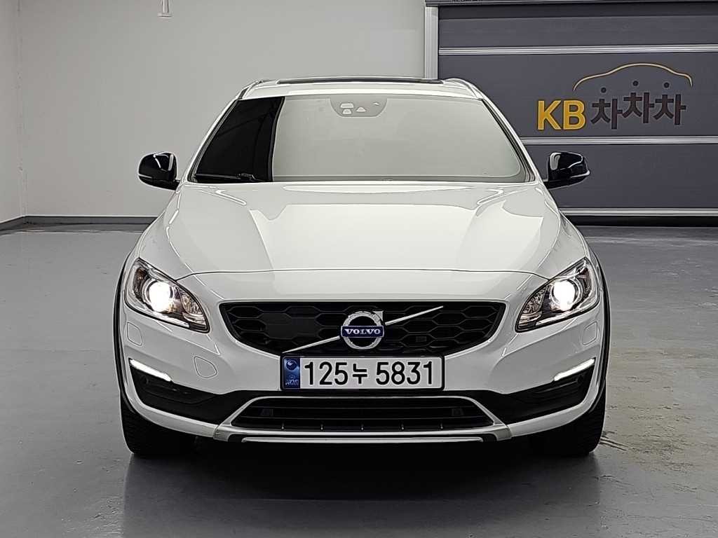 볼보 V60 V60 크로스컨트리 2.0 D4 섬멈 이미지 1