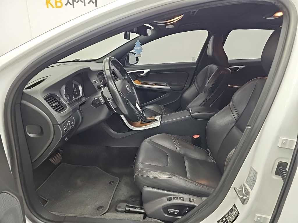 볼보 V60 V60 크로스컨트리 2.0 D4 섬멈 이미지 8