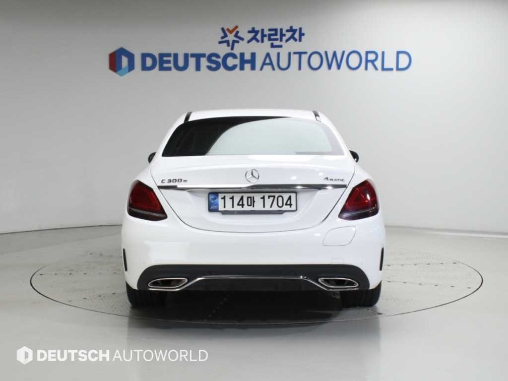 벤츠 C 클래스 C클래스 W205 C300e 4MATIC AMG Line 이미지 4