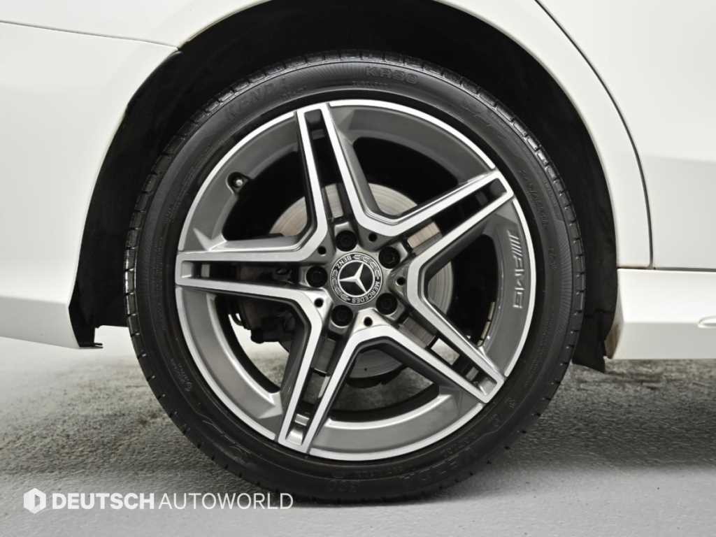 벤츠 C 클래스 C클래스 W205 C300e 4MATIC AMG Line 이미지 5
