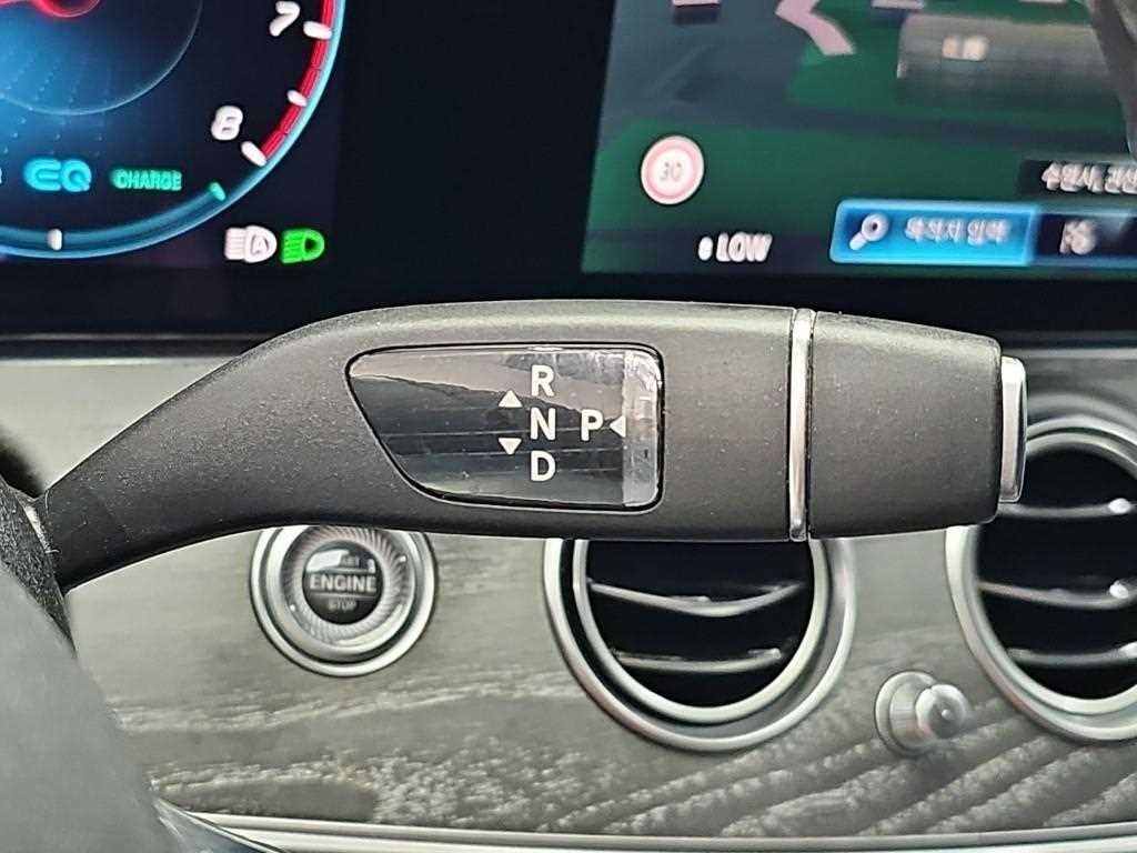 벤츠 E 클래스 E-클래스 W213 E350 4MATIC AMG LINE 이미지 8