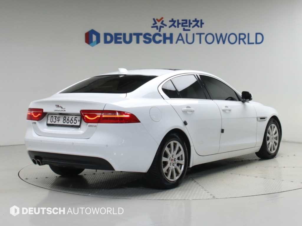 재규어 XE 2.0D 프레스티지 이미지 2
