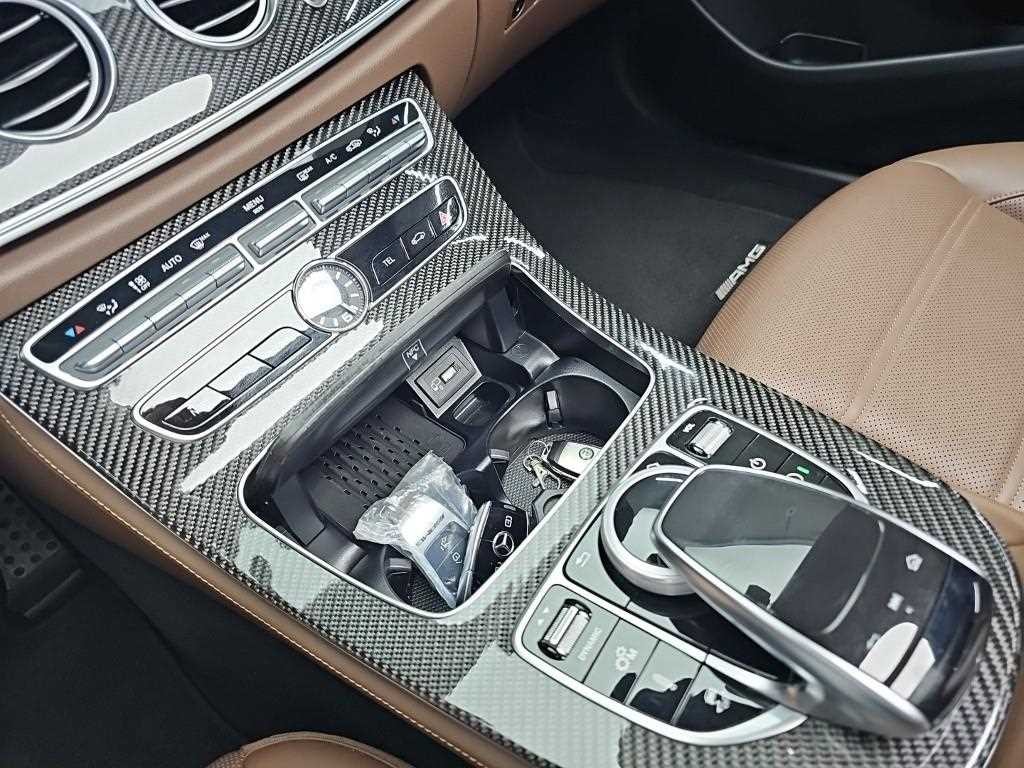 벤츠 E 클래스 E-클래스 W213 E63 AMG 4MATIC+ 이미지 9