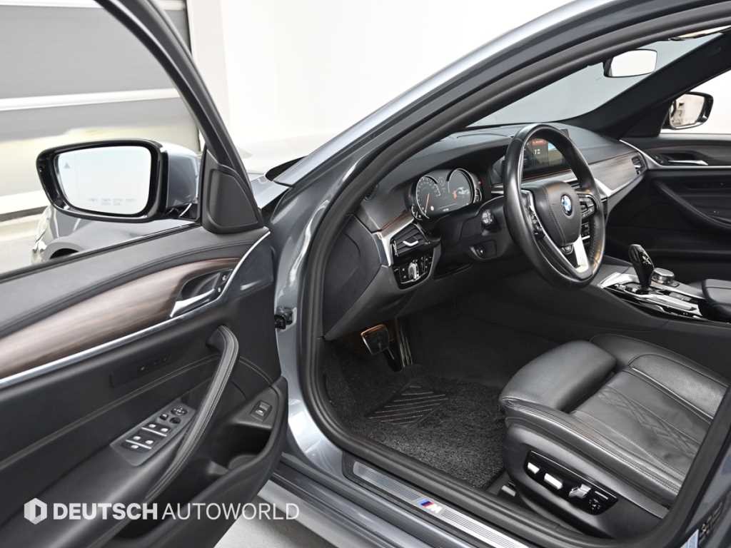 BMW 5시리즈 5시리즈 (G30) 530i xDrive M 스포츠 플러스 이미지 11