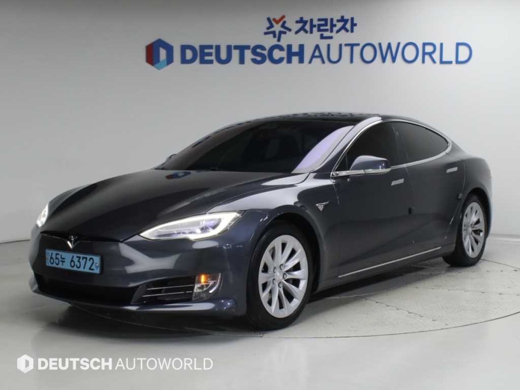 테슬라 모델 S 90D 이미지 1