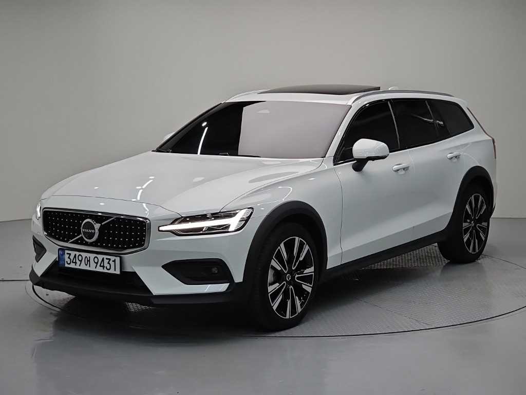 볼보 V60 V60 크로스 컨트리 2세대 2.0 B5 AWD 이미지 1