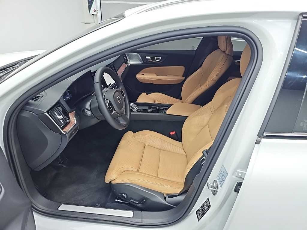 볼보 V60 V60 크로스 컨트리 2세대 2.0 B5 AWD 이미지 11