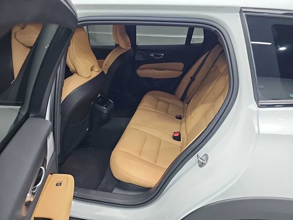 볼보 V60 V60 크로스 컨트리 2세대 2.0 B5 AWD 이미지 12
