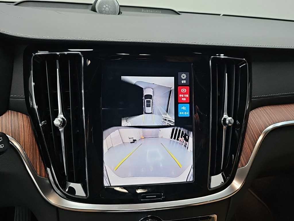 볼보 V60 V60 크로스 컨트리 2세대 2.0 B5 AWD 이미지 16