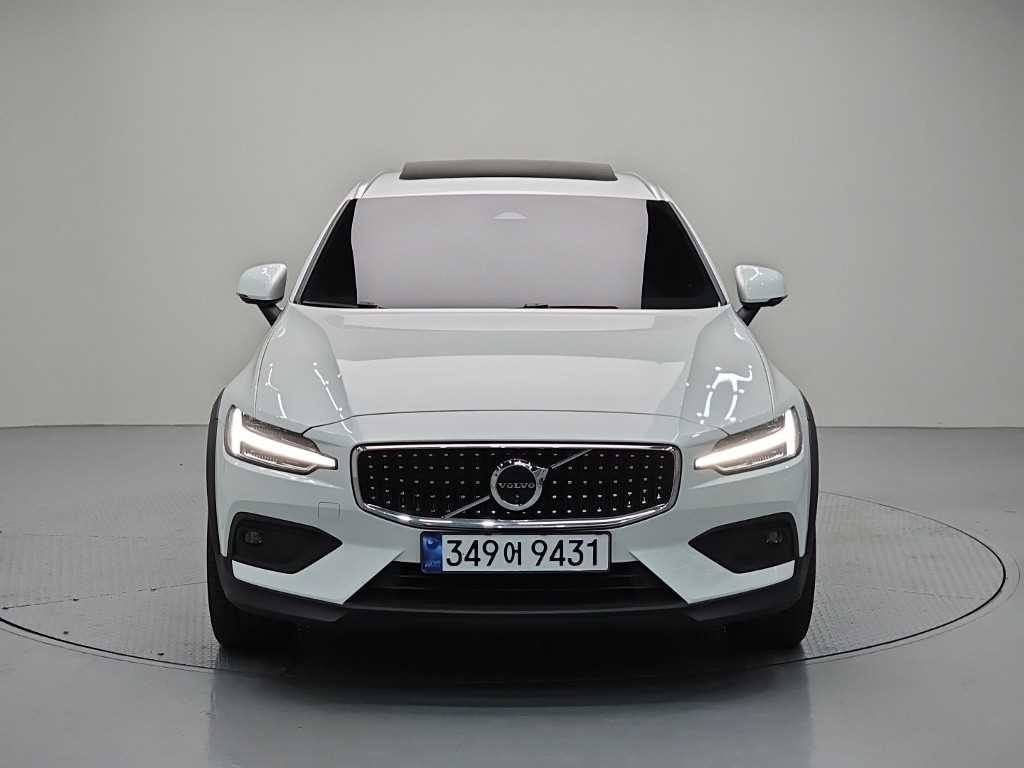 볼보 V60 V60 크로스 컨트리 2세대 2.0 B5 AWD 이미지 2