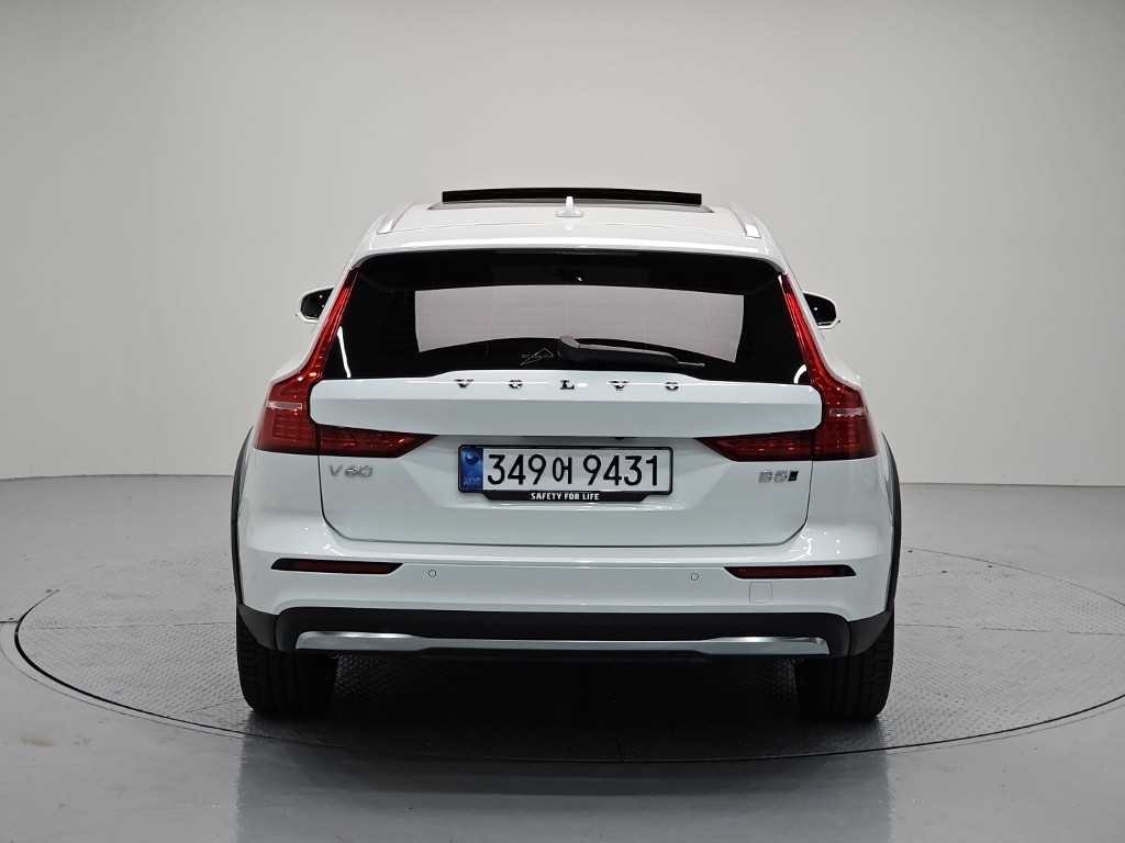 볼보 V60 V60 크로스 컨트리 2세대 2.0 B5 AWD 이미지 3