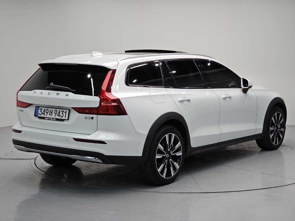 볼보 V60 V60 크로스 컨트리 2세대 2.0 B5 AWD 이미지 4
