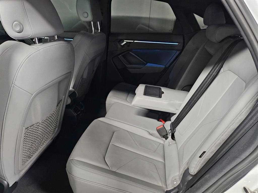 아우디 Q3 Q3 (F3) 35 TDI 스포트백 이미지 5