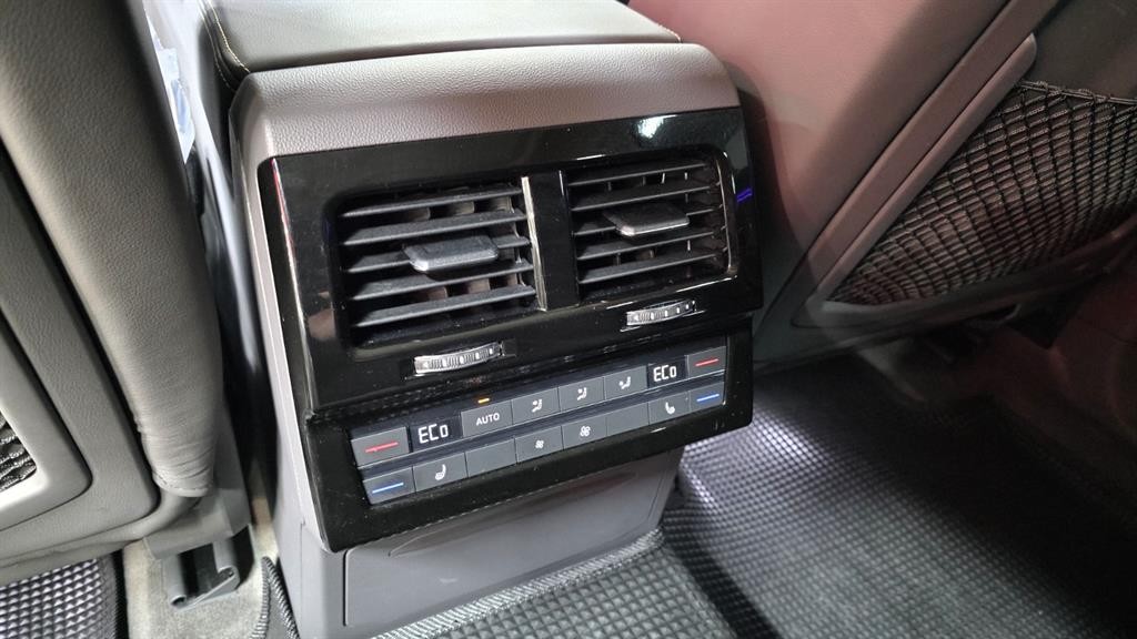 폭스바겐 투아렉 투아렉 3세대 3.0 TDI 프레스티지 이미지 2