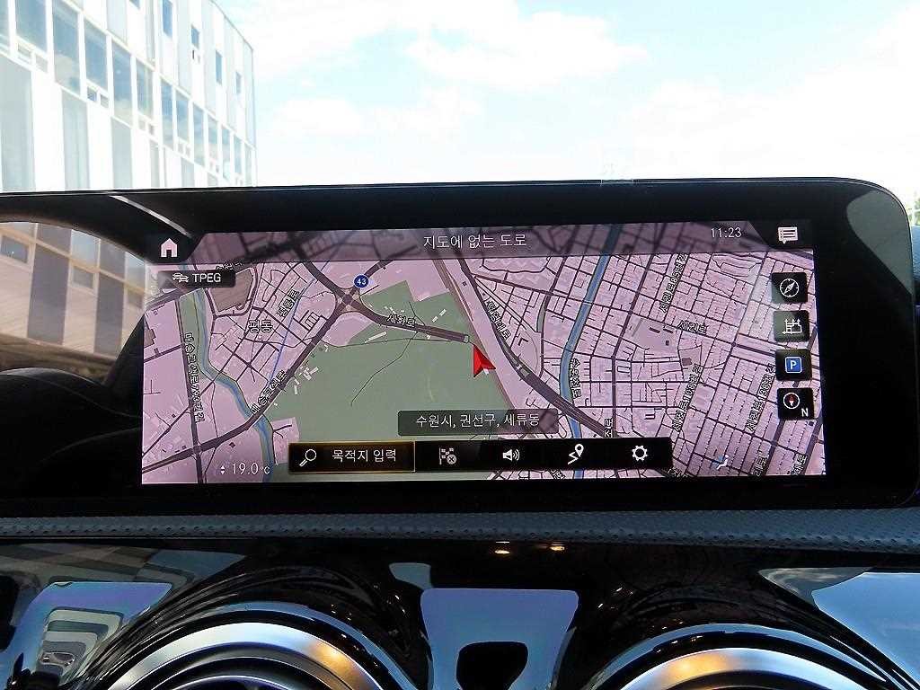 벤츠 A 클래스 A클래스 W177 A250 4MATIC 세단 이미지 15