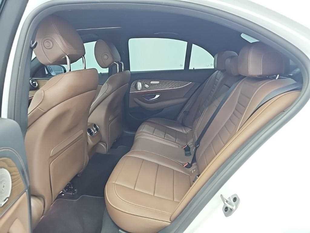 벤츠 E 클래스 E-클래스 W213 E220d 4MATIC 익스클루시브 이미지 12