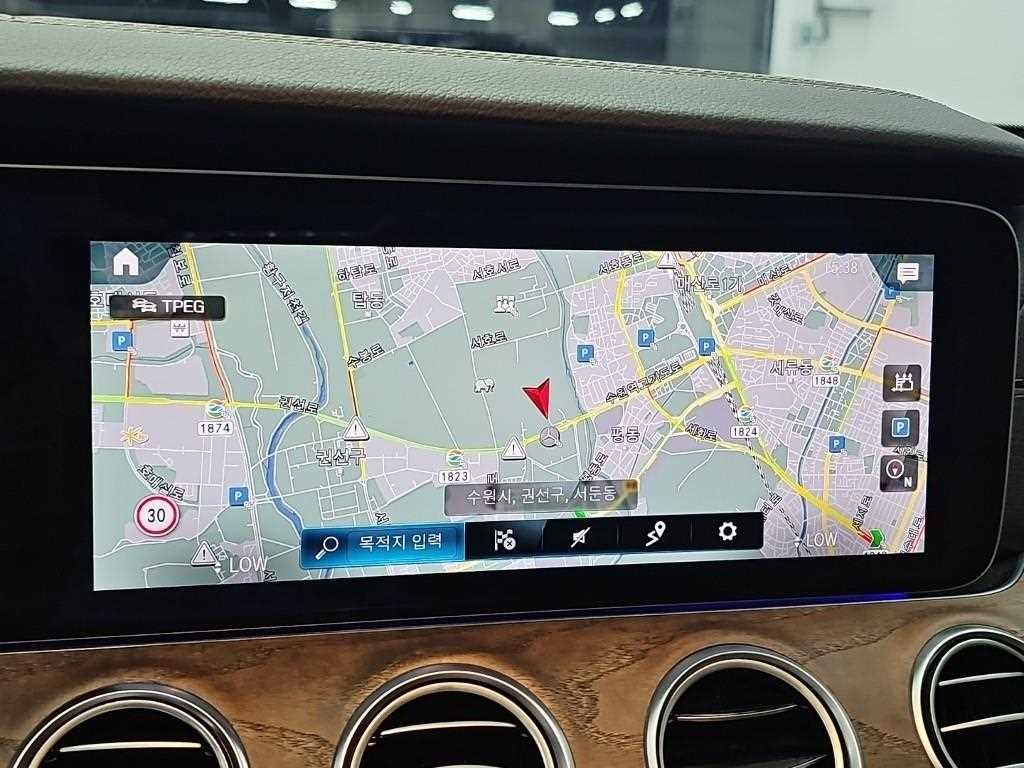벤츠 E 클래스 E-클래스 W213 E220d 4MATIC 익스클루시브 이미지 15