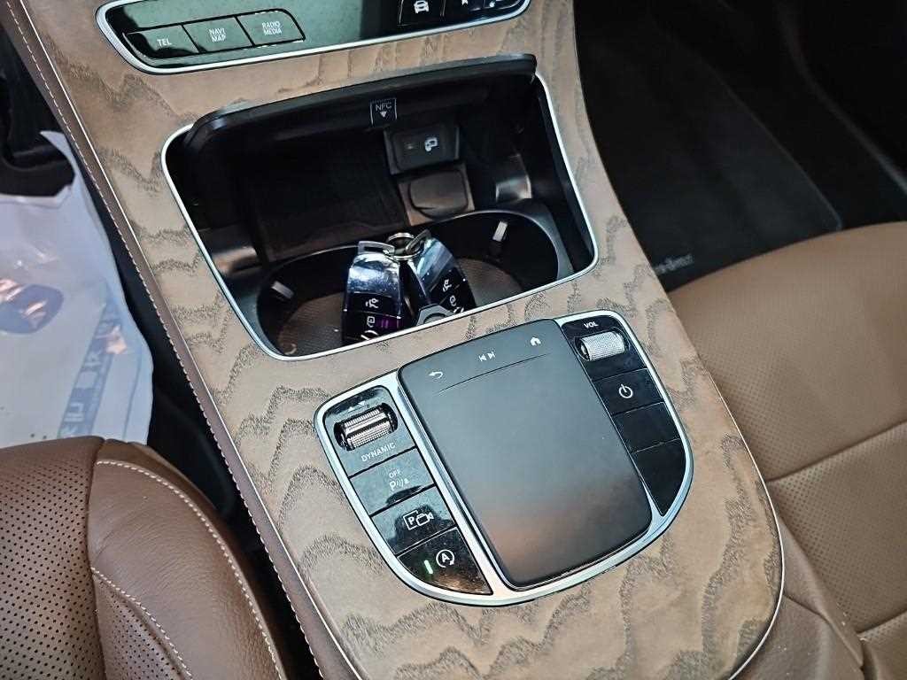 벤츠 E 클래스 E-클래스 W213 E220d 4MATIC 익스클루시브 이미지 17