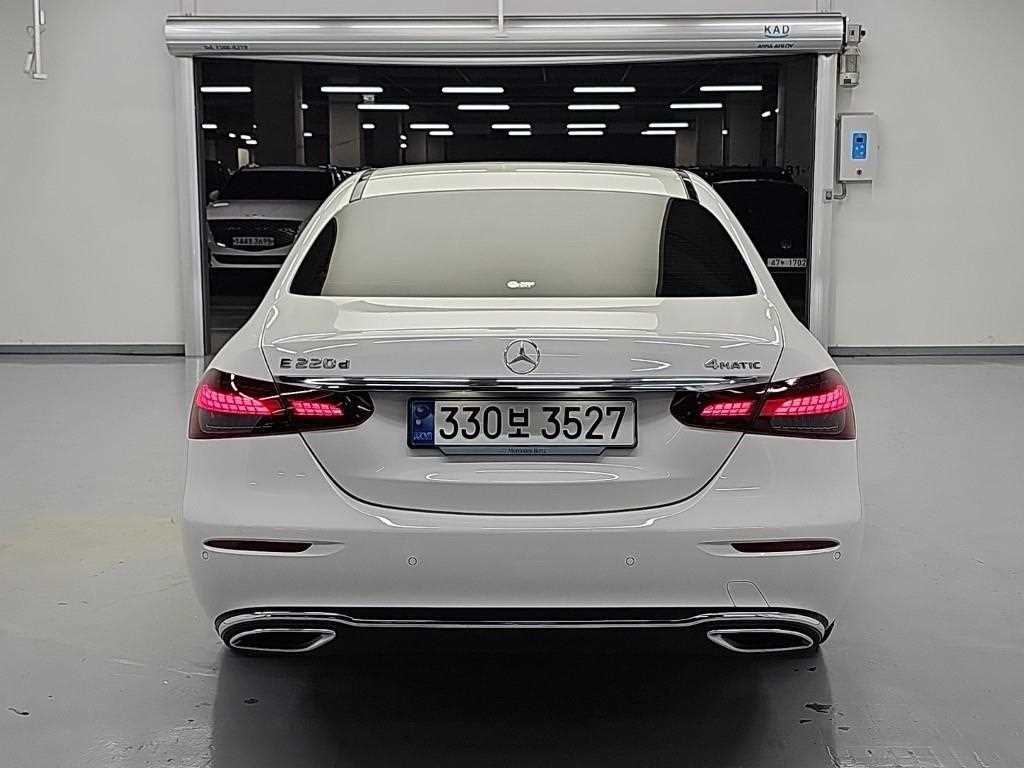 벤츠 E 클래스 E-클래스 W213 E220d 4MATIC 익스클루시브 이미지 3